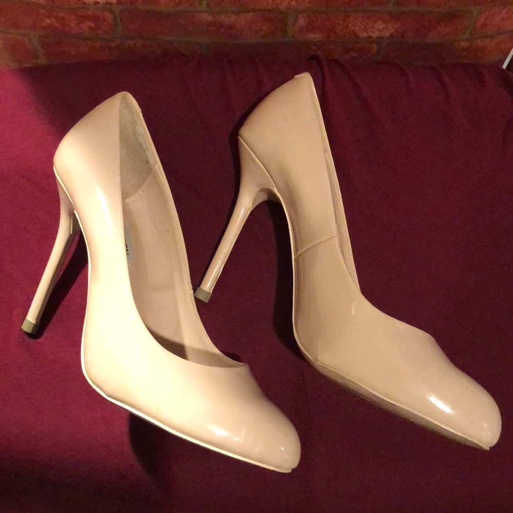 Nude colored Steve Madden heels 7 1/2